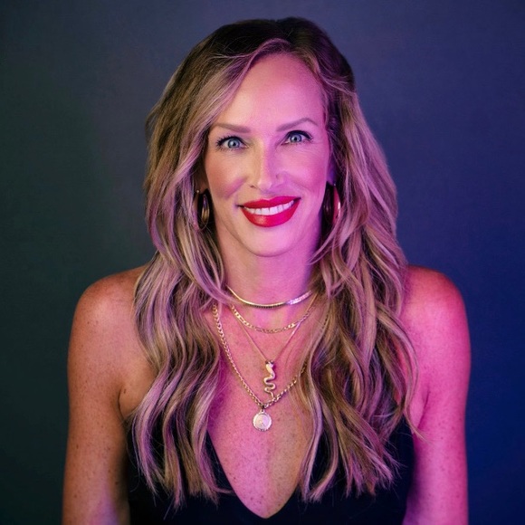 Meet your Posher, Jori - Picture 1 of 1